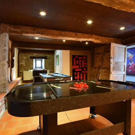 Spacious With Private Garden Redu