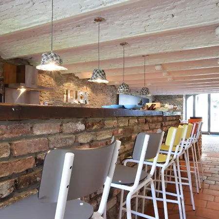 Spacious With Private Garden Σπίτι διακοπών