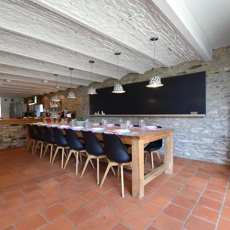 Сasa de vacaciones Spacious With Private Garden