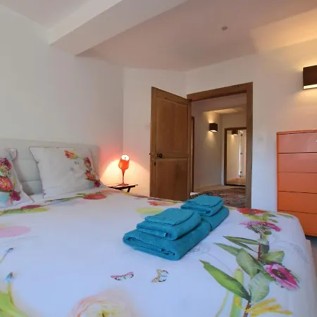 Spacious With Private Garden Σπίτι διακοπών